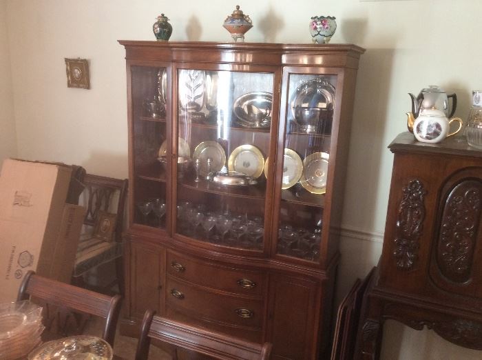 Very nice China hutch and table. 