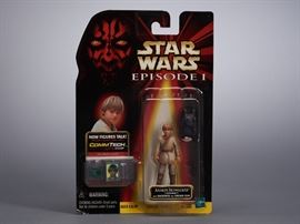 Offered is a figure from the Episode I line with minor shelf wear. The card is slightly bent. Please see the photos for details