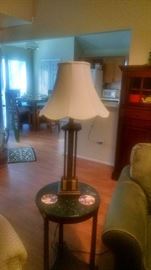 Table lamp and round end table