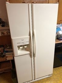 25.2 cf Side x Side Refrigerator with Ice & Water On Door