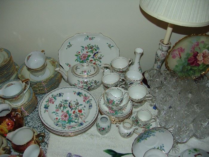 Set of Aynsley china, "Pembroke" pattern