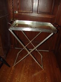 Mirrored tray table