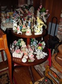 Mahogany round table and assortment of small ceramics