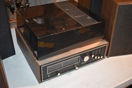 Vintage Magnavox AM/FM Phonograph with 8 track player and Speakers