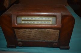 Vintage Deco Style Philco Table Model Tube Radio
