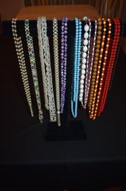 Vintage Jewelry: Necklaces, Earrings, Bracelets, Brooches, Watches 