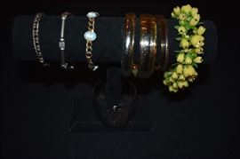 Vintage Jewelry: Necklaces, Earrings, Bracelets, Brooches, Watches 