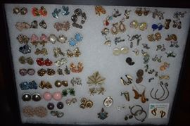 Vintage Jewelry: Necklaces, Earrings, Bracelets, Brooches, Watches 
