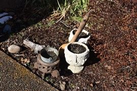 Lots of Yard Ornaments!!!