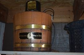 Wooden Sterling Ice Cream Freezer ( 5 Quart )