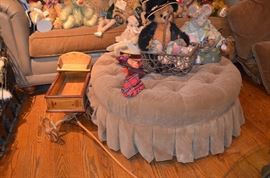 Round tufted Ottoman