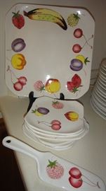 Dessert/Cake plate w/ matching plates and utensil.
