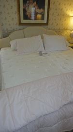 Select Comfort/ Sleep number