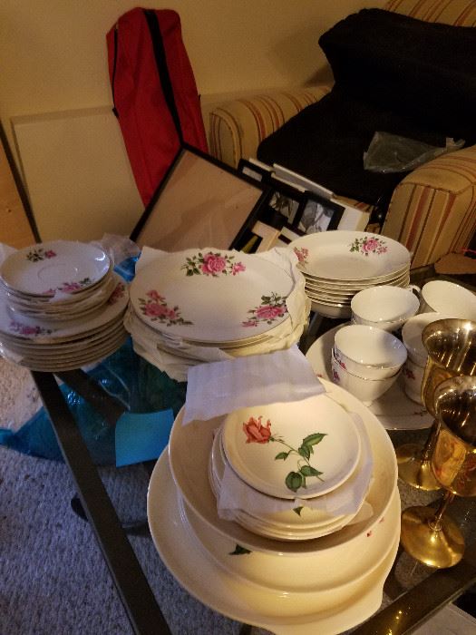 Set of rose bud dishes