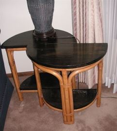 Round end table can split in to 2 tables