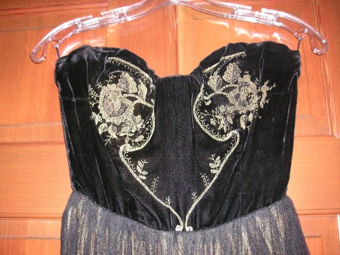 Sweetheart bodice with embroidery