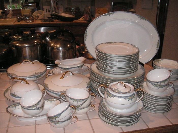Vintage Japan fine porcelain dinnerware; large set
