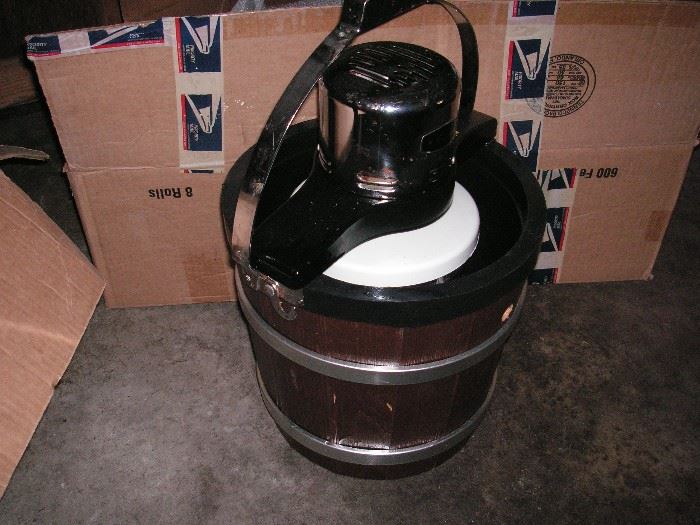 Ice cream maker