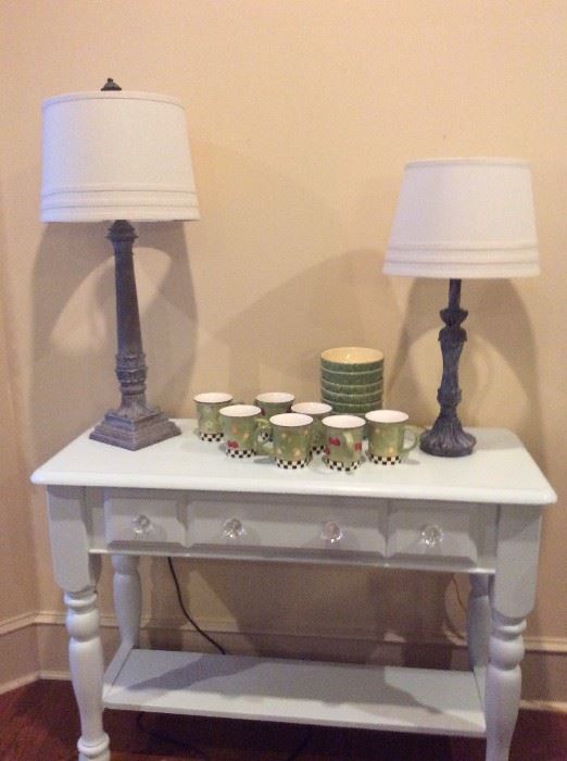 Accent table and lamps