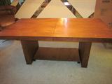 6 foot dining table with 2 leaves