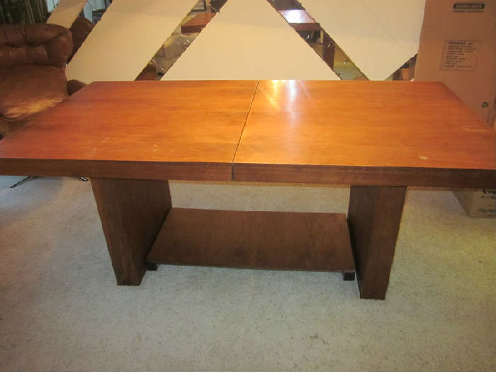6 foot dining table with 2 leaves