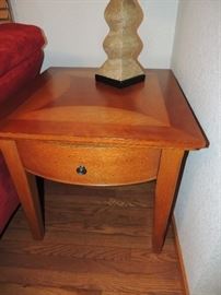 Set of 2 end tables that go with matching sofa table. Bought from Oak Express.