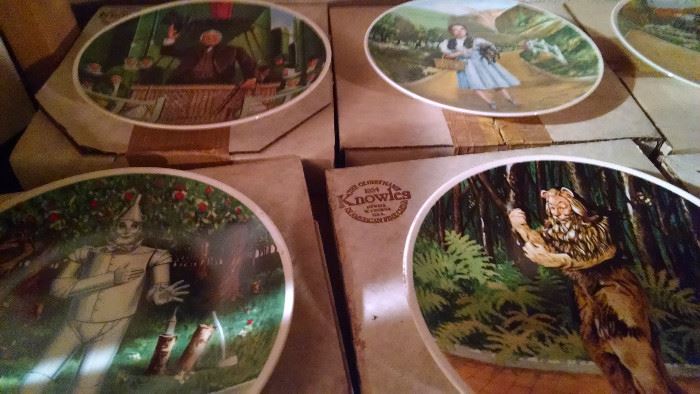 WIZARD OF OZ ...COLLECTOR PLATES