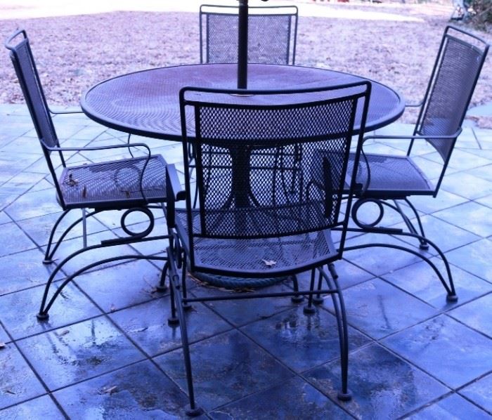 Iron patio table & chairs