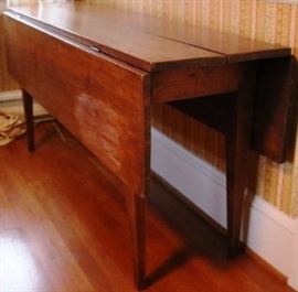 Early tapered leg pine drop leaf table