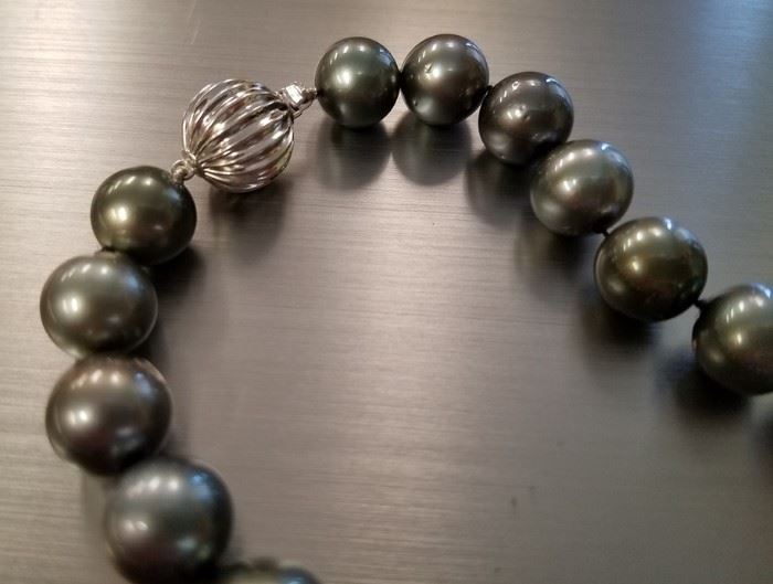 14KT, pearls size 11-13mm