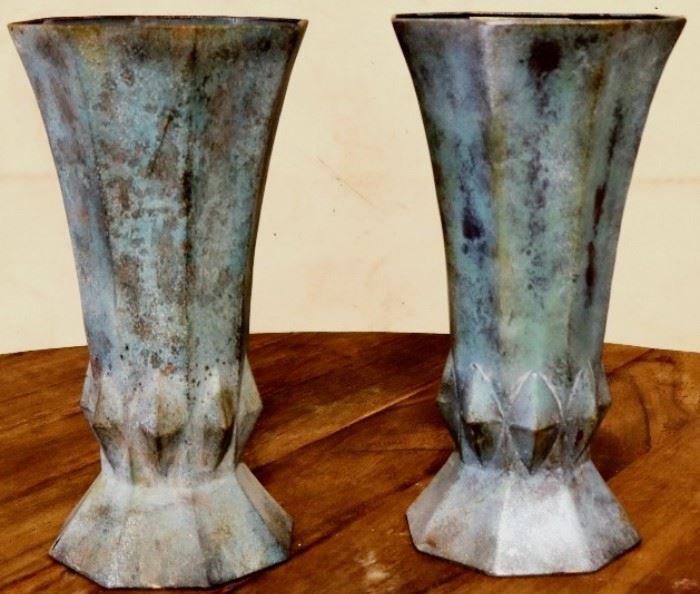 Guildmaster pair vases