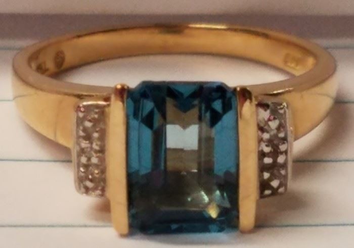 sz 8 10K Blue Topaz & Diamond Ring