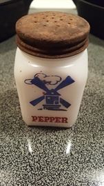 Milk glass pepper