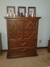 Gentleman's Dresser