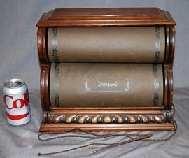 DELUXE TABLE MODEL DICTOGRAND RADIO ROLL SPEAKER