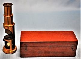 ANTIQUE BRASS FIELD MICROSCOPE IN WOODEN CASE