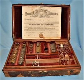 VINTAGE EYE EXAM KIT IN BOX, CIRCA 1912