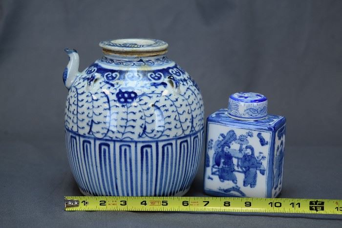 CHINESE EXPORT LOT OF 2 BLUE & WHITE 