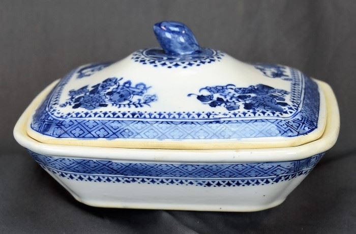 CHINESE EXPORT CANTON B&W COVERED VEGETABLE DISH
