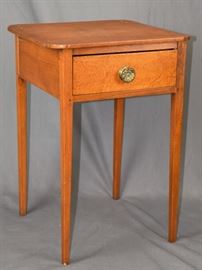 WORK TABLE, AMERICAN HEPPLEWHITE, NE CIRCA 1750 -1810