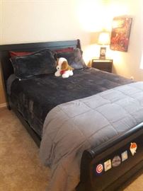 QUEEN BED (HEAD BOARD AND FOOTBOARD) ONLY ITEM AVAILABLE FOR SATURDAY PURCHASE.  MATTRESS, LINENS, DECOR, ETC. ALL SOLD
