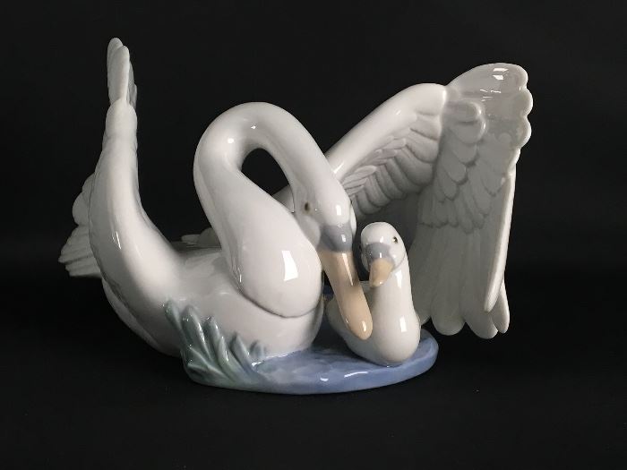 Lladro Nao Daisa, The Little Swan