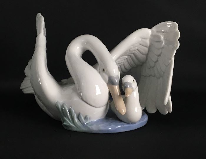 Lladro Nao Daisa, The Little Swan