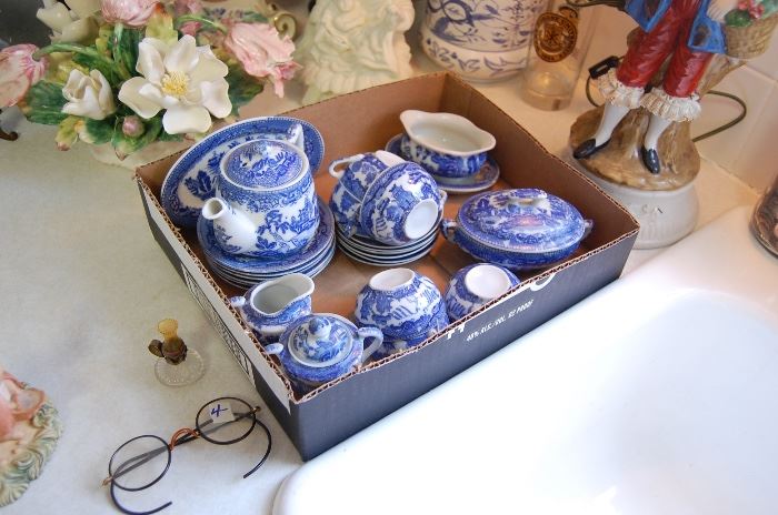 Blue Willow Miniature Set China