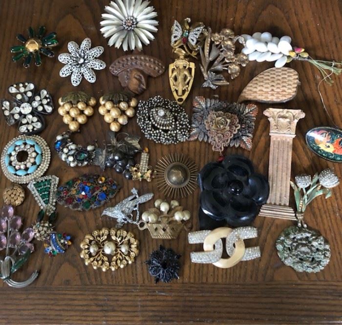 sampling of vintage costume pins/brooches