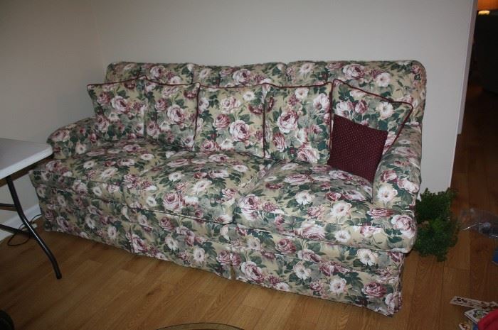 Very nice sofa-like new