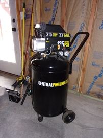 Central Pneumatic 2.5 hp 27 gal 125psi