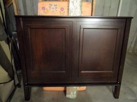 Crib convert to full head/foot board with side rails