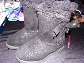 Children's clothing and costumes size 6mo to 6years+ (Some new with tags from The Children's Place) Kids hats, leggings, shorts, skirts, jeans, short&long sleeve tops, pajamas, socks, hosiery, coats and jackets. Shoes Infant to child 12, Adult female shoes size 6