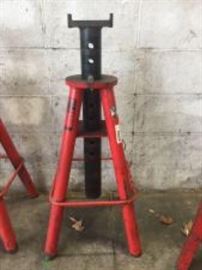 Norco 10 ton jack stand.